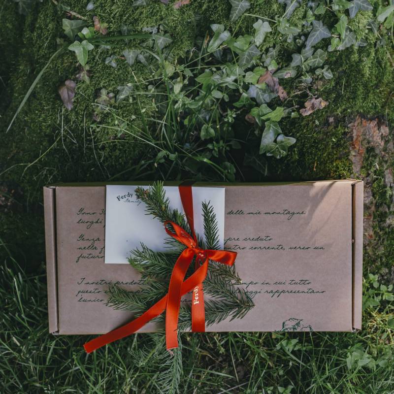 Opzione Pacchetto Regalo (box, fiocco e biglietto)