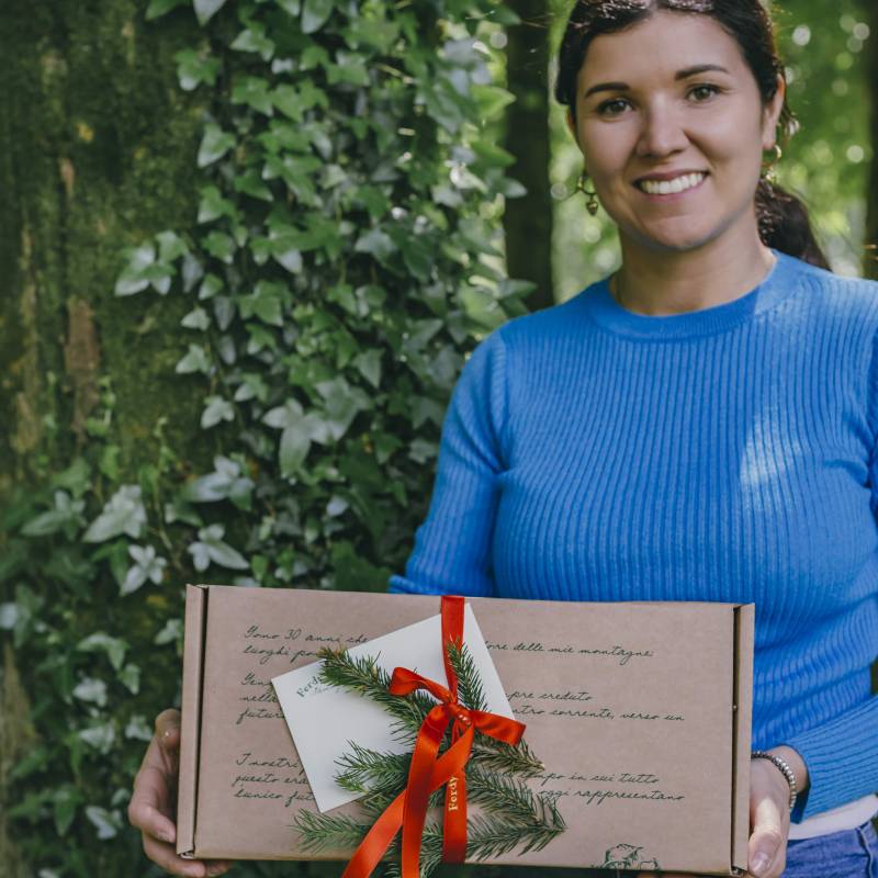  Opzione Pacchetto Regalo (box, fiocco e biglietto)